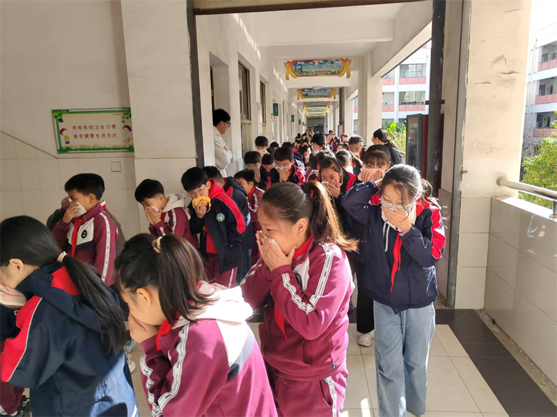 76b38870ce874f19ba13b9ad709f2082.jpg 76b38870ce874f19ba13b9ad709f2082.jpg