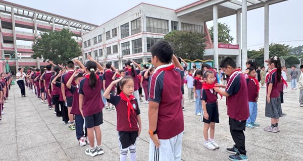 强国复兴有我 争当新时代好少年——常熟市谢桥中心小学2025年二年级新队员入队仪式